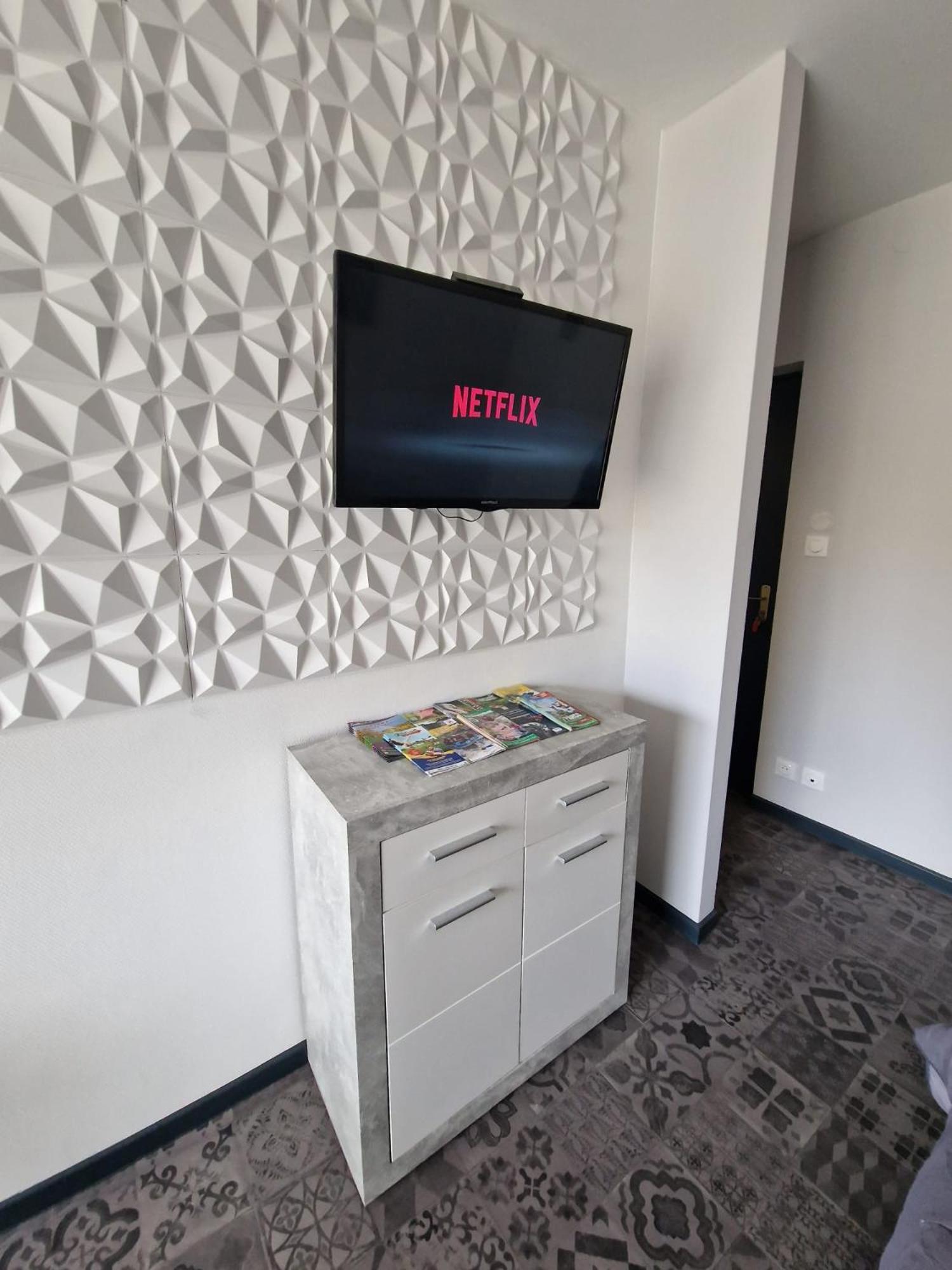 Apartment Gameroom *